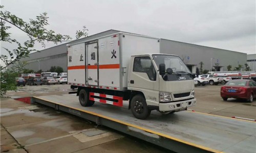 江鈴危險(xiǎn)品運(yùn)輸車(chē) 