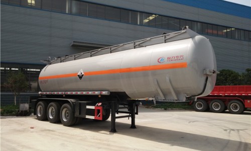28.2立方腐蝕性物品罐式半掛車(chē) 