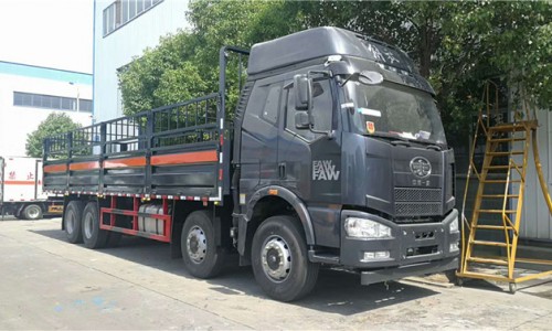 解放前四后八氣瓶運(yùn)輸車(chē) 