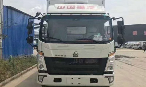 4.2米重汽豪沃冷藏車 