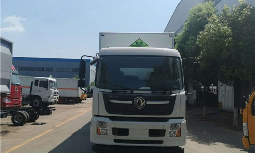 東風(fēng)天錦易燃液體廂式車(chē) 