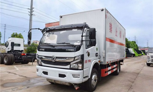 東風(fēng)凱普特危險(xiǎn)品廂式車(chē) 