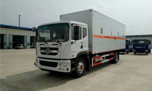 東風(fēng)D9危險(xiǎn)品廂式車(chē) 