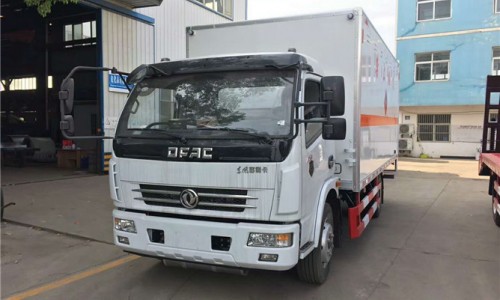 東風(fēng)多利卡3類(lèi)易燃液體廂式車(chē) 