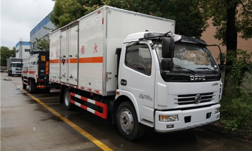 東風8類腐蝕性物品廂式運輸車 