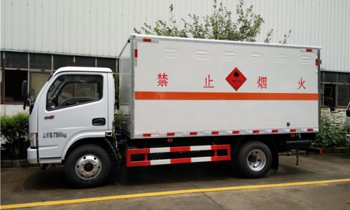 1噸東風多利卡易燃氣體廂式運輸車 