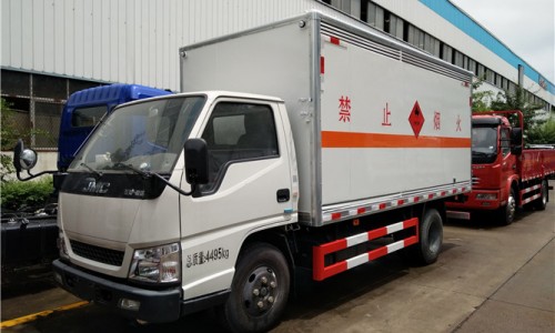 藍牌江鈴煤油廂式運輸車 