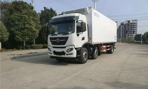 東風(fēng)天錦小三軸8米6冷藏車(chē) 