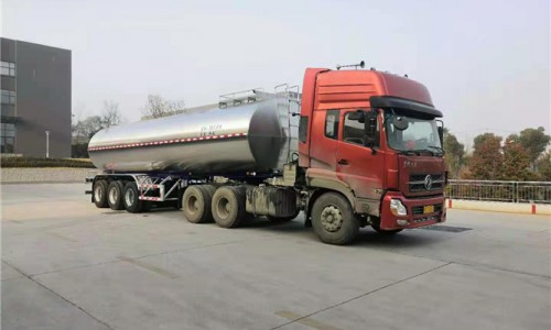 33噸鮮奶運(yùn)輸半掛車(chē) 