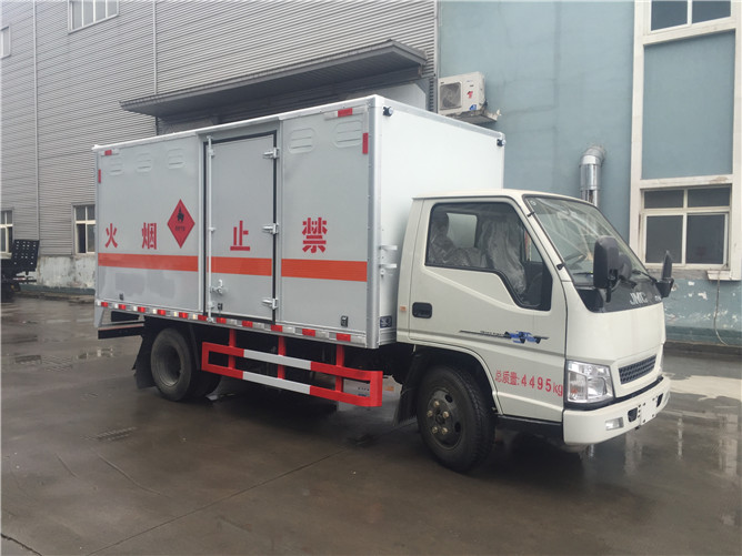 江鈴易燃?xì)怏w運(yùn)輸車.jpg