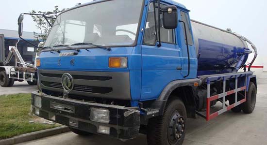 5立方東風(fēng)145真空吸污車 