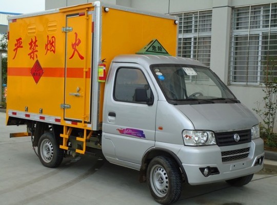 東風(fēng)俊風(fēng)爆破器材運輸車 