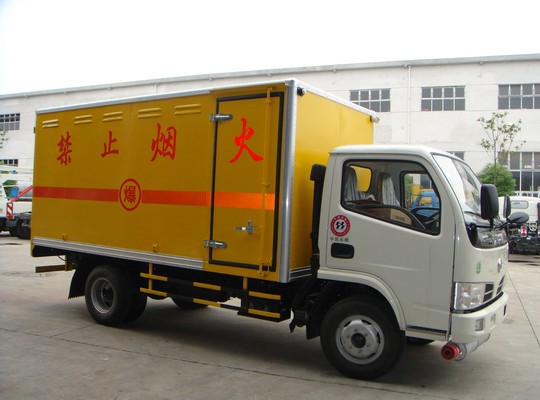 東風(fēng)金霸爆破器材運輸車 