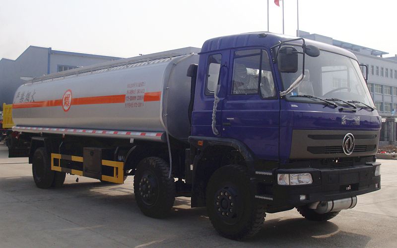 東風小三軸運油車 