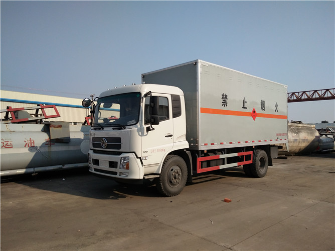 東風(fēng)天錦氣瓶運輸車 