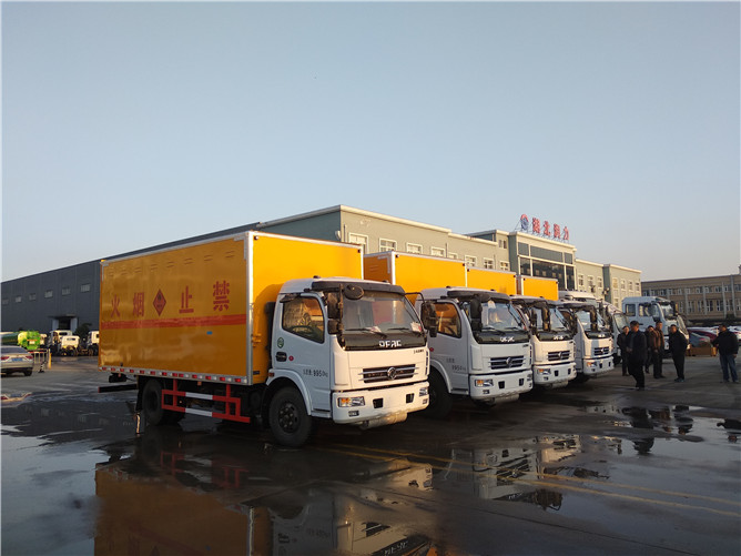 東風(fēng)多利卡氣瓶運輸車 