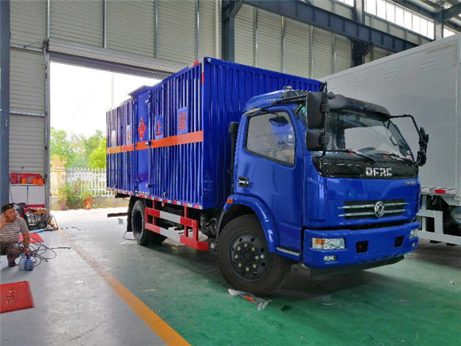 東風(fēng)多利卡易燃?xì)怏w運(yùn)輸車(chē) 