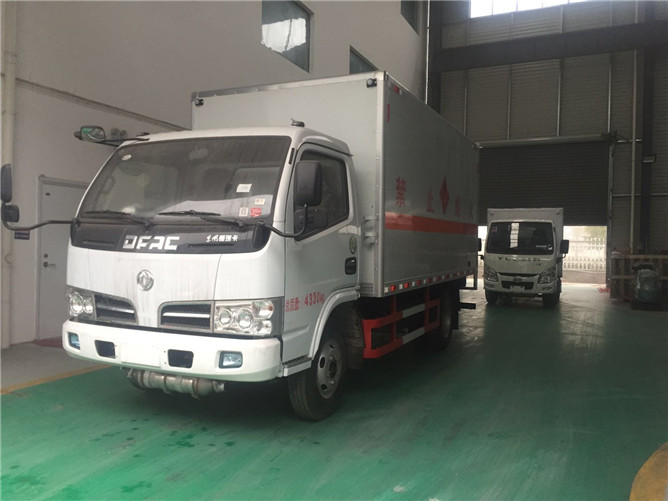 東風(fēng)小多利卡氣瓶運(yùn)輸車(chē) 