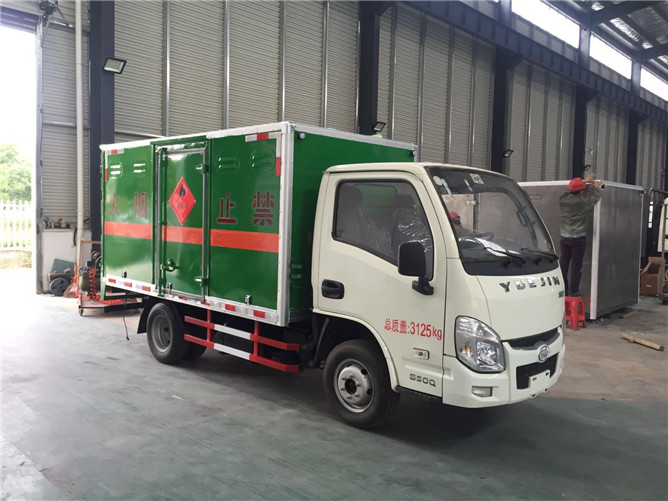 躍進(jìn)小福星易燃?xì)怏w運(yùn)輸車(chē) 