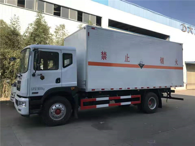 東風(fēng)天錦雜項危險品運輸車 