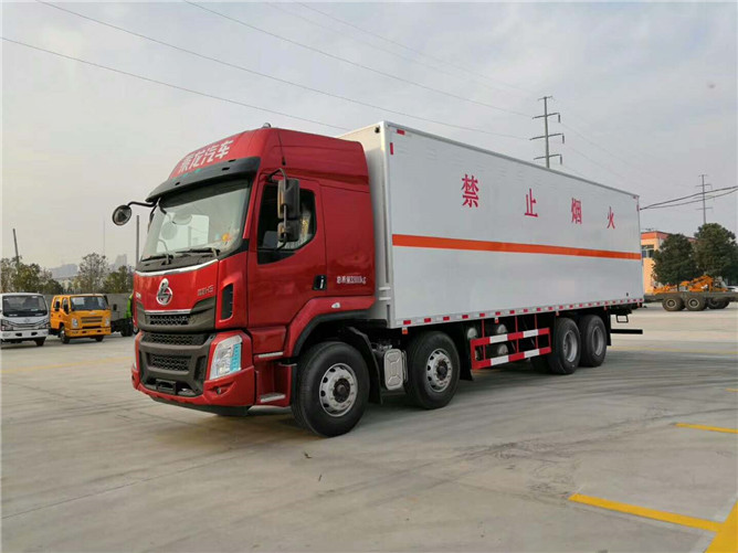 東風(fēng)柳汽腐蝕品運輸車 